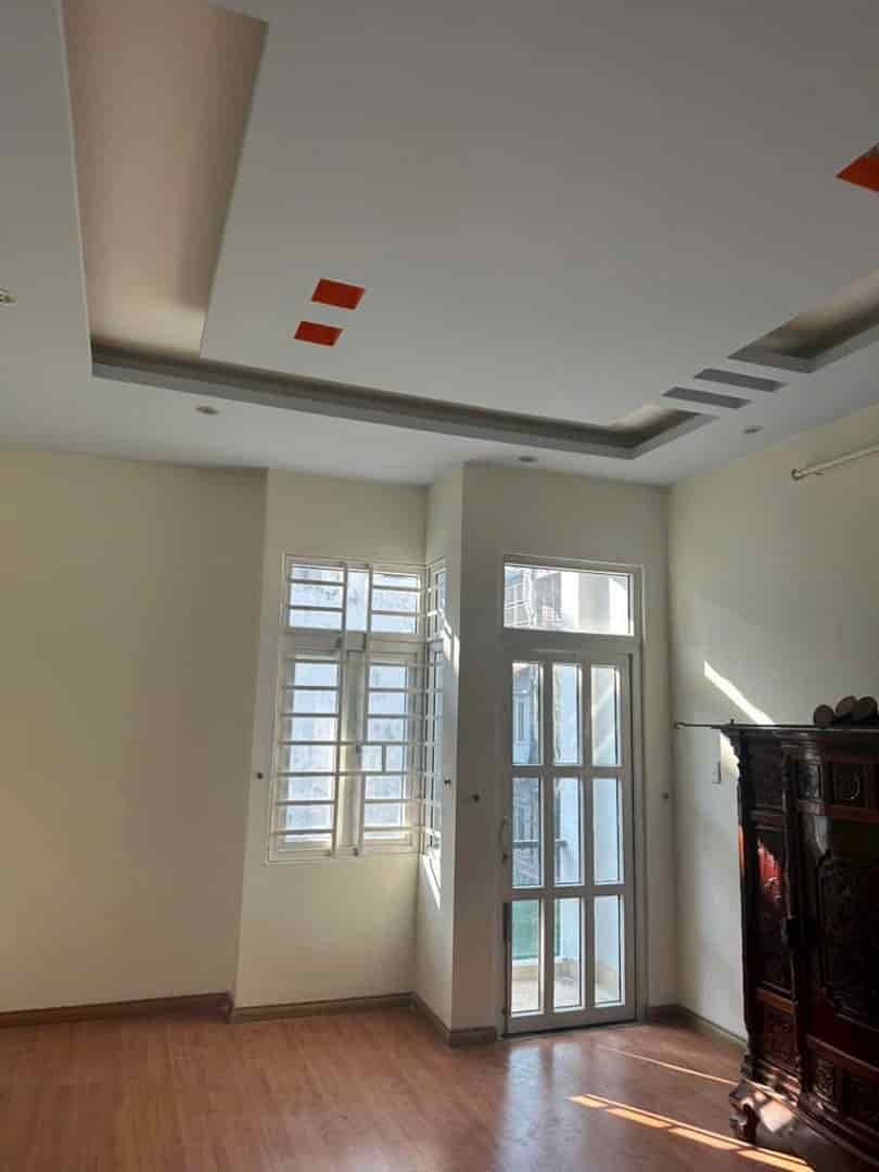 Xoay vốn bán nhà 38m² đường Trần Bá Giao, P5, Gò Vấp. Xây 5 tầng, hẻm 4,5m, giá 2 tỷ 150 triệu. Hoàn công đủ