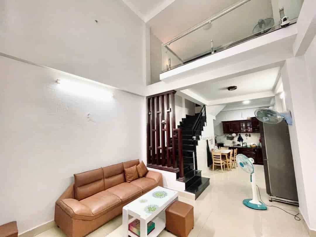 Xoay vốn bán nhà 38m² đường Trần Bá Giao, P5, Gò Vấp. Xây 5 tầng, hẻm 4,5m, giá 2 tỷ 150 triệu. Hoàn công đủ