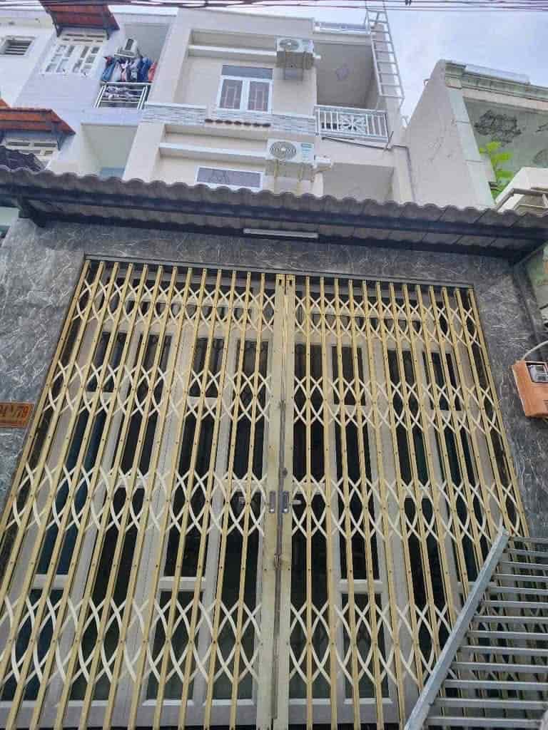 Cần bán gấp nhà 46,5m2 đường Trần Thị Cờ, khu phố 5, Thời An, Q12. Xây 3 tầng, hẻm 5m