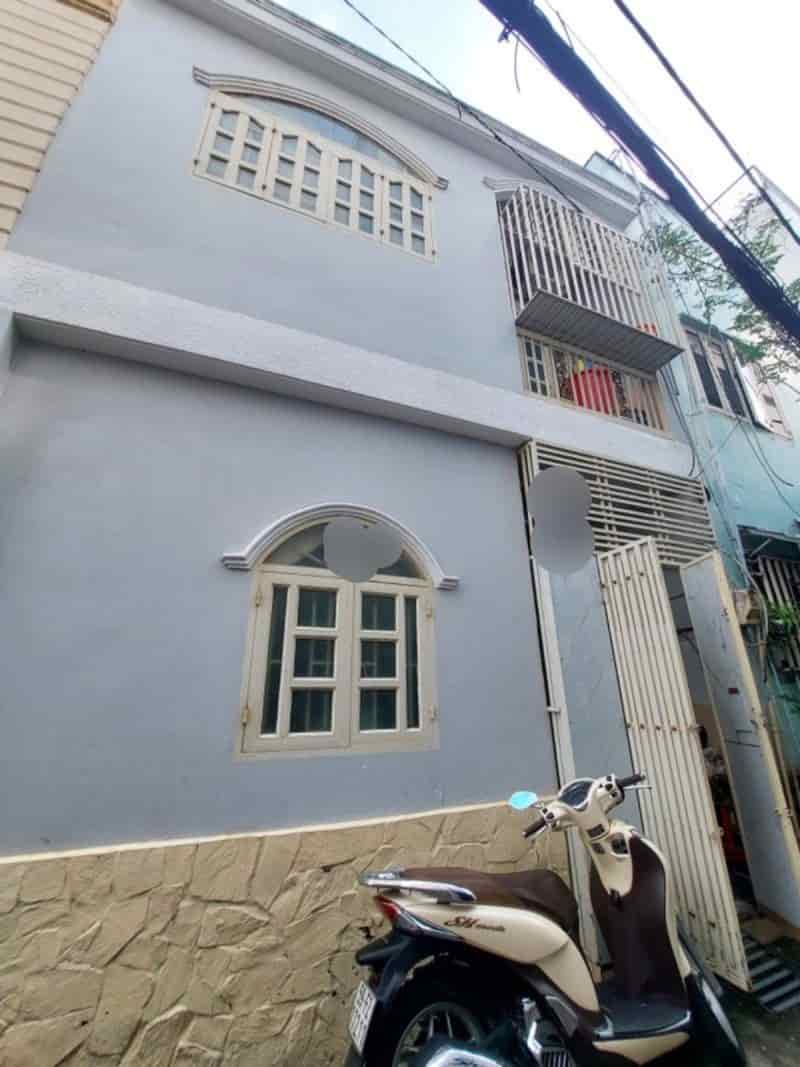GIÁP QUẬN 10, HẺM XE HƠI THÔNG THOÁNG - SÁT ĐƯỜNG ĐẤT THÁNH, 26M2, KHU VỰC DÂN TRÍ, GIÁ 3.3 TỶ