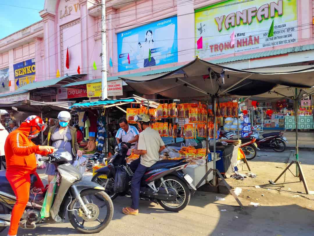 Bán gấp 250m2 đất mặt tiền buôn bán  giá 570tr