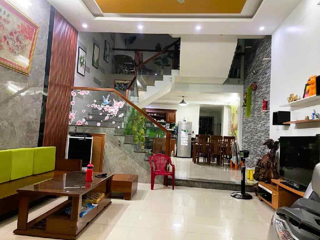 Tìm Gì Xa, Gần Highlands 3/2 Q10 - 4PN Rộng Rãi, Hẻm Xe Hơi Thẳng Đẹp