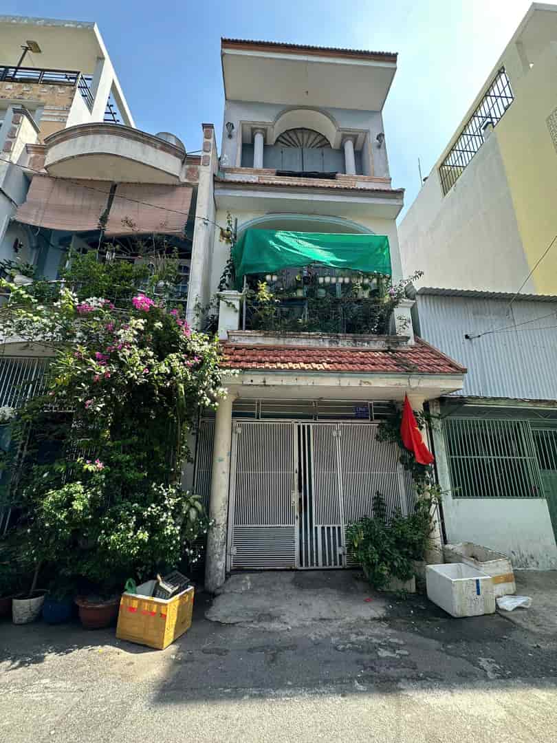 Nhà 50m2 hẻm 6m Dương Văn Dương cách AEON Tân Phú tầm 5 phút. Giá 3 tỷ 050, xây 1 trệt 2 lầu