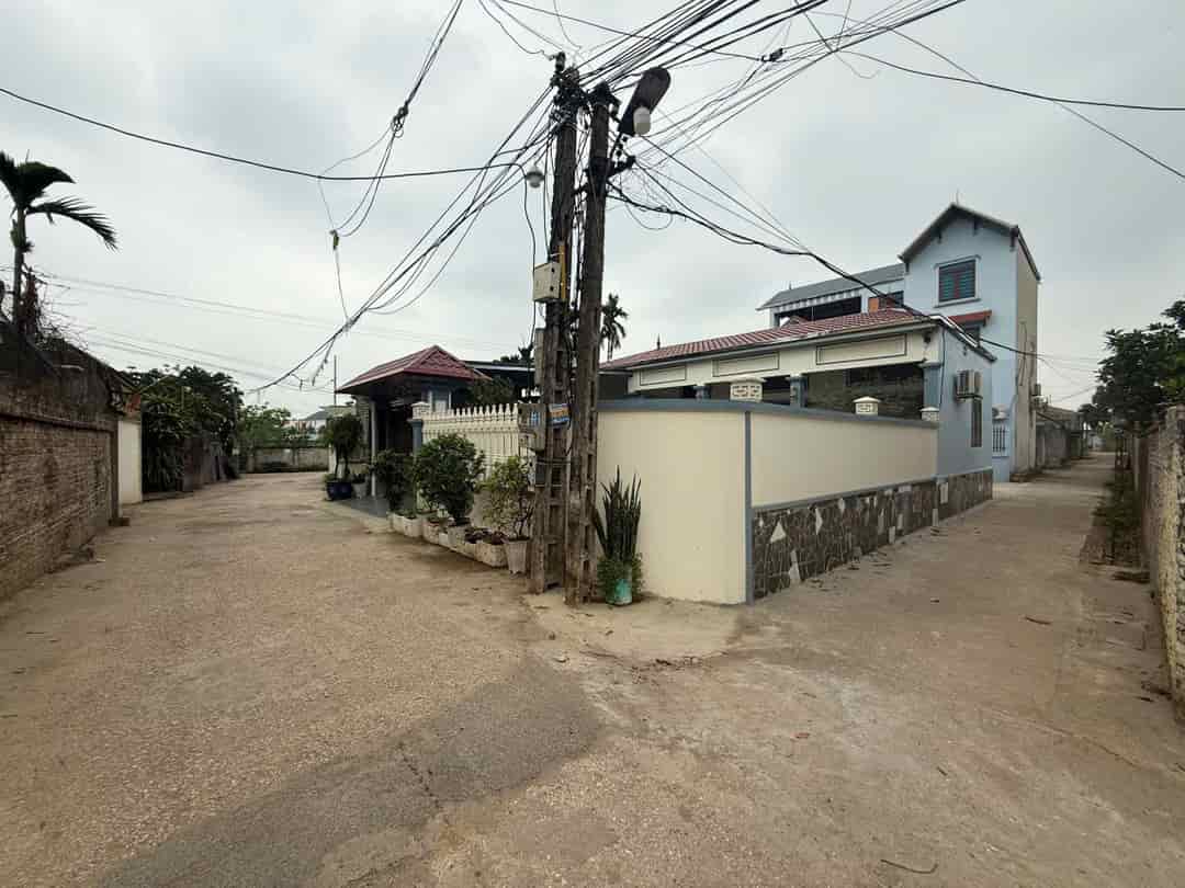 Bán lô 126m Đông Sơn, lô góc 2 mặt tiền cách ql6 chỉ 200m