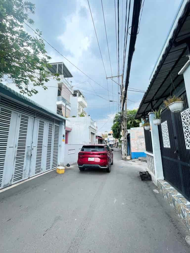 Nhà 84m², 5PN, xe hơi ngủ trong nhà, gần Nguyễn Văn Quá, 5.5 tỷ
