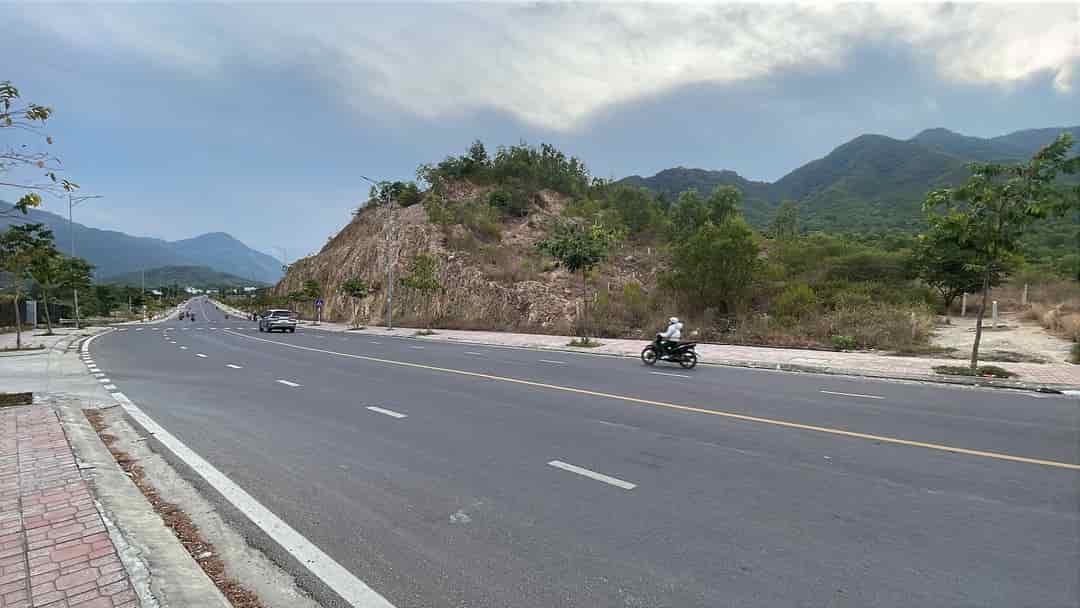 BÁN LÔ ĐẤT MẶT TIỀN ĐƯỜNG PHONG CHÂU – VỊ TRÍ ĐẸP, GIÁ TỐT - Dt 824m2 - Giá bán 5ty36trieu