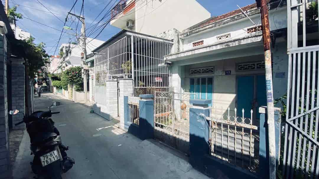 Bán đất có nhà cấp 4 cũ Vĩnh Hải gần Hòn Chồng Nha Trang Mặt tiền đường Thanh Nam - Dt 125m2 ngang 4m