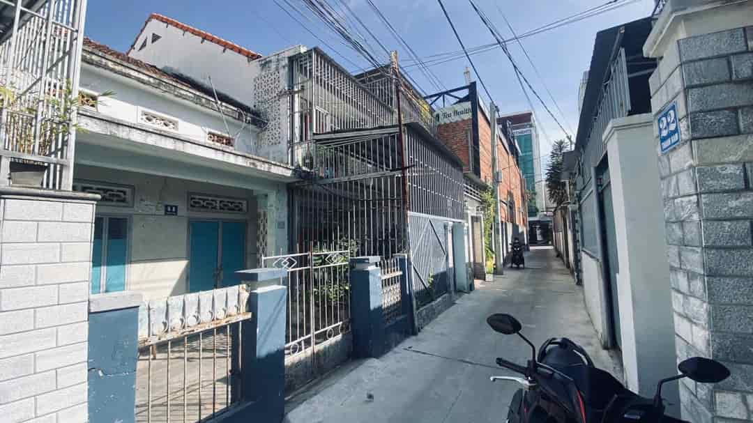 Bán đất có nhà cấp 4 cũ Vĩnh Hải gần Hòn Chồng Nha Trang Mặt tiền đường Thanh Nam - Dt 125m2 ngang 4m