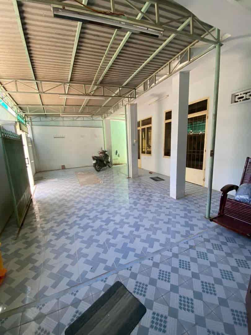 Bán đất tặng kèm nhà ở gần đường 2/4 khu AT Vĩnh Hải , Nha Trang 
Giá 3 tỷ 640 triệu
Giá : 3 tỷ 640 triệu