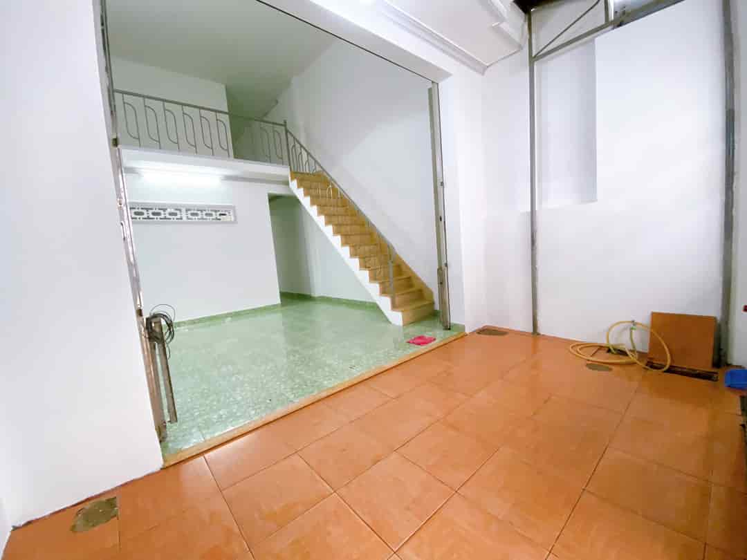 Bán nhà cấp 4 cạnh khu đô thị Vĩnh Điềm Trung, cách đường chính Bờ Đắp Dt 62m2 Giá 1tỷ950triệu Liên hệ: e