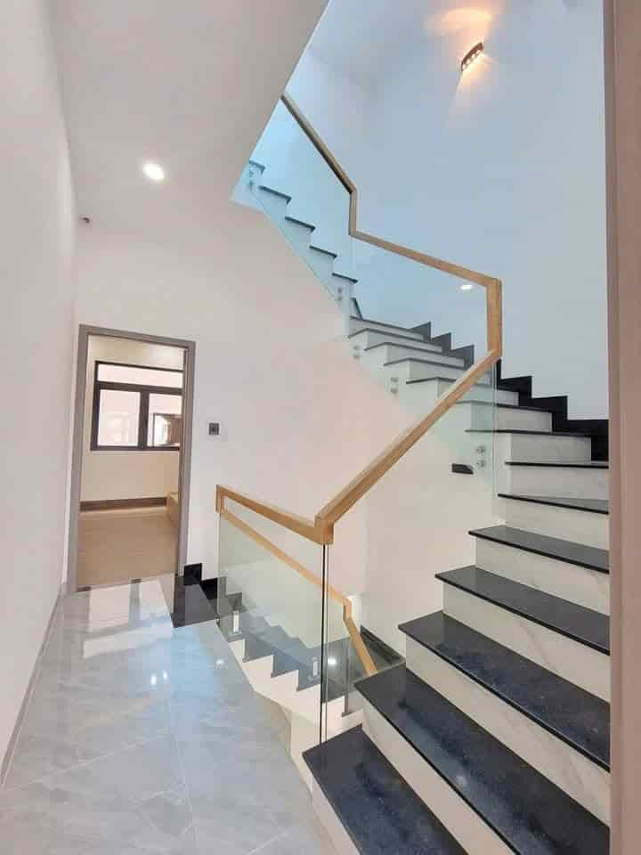 Nhà 3 tầng giá mềm ngay trung tâm Thuận An, sổ riêng, vay được
