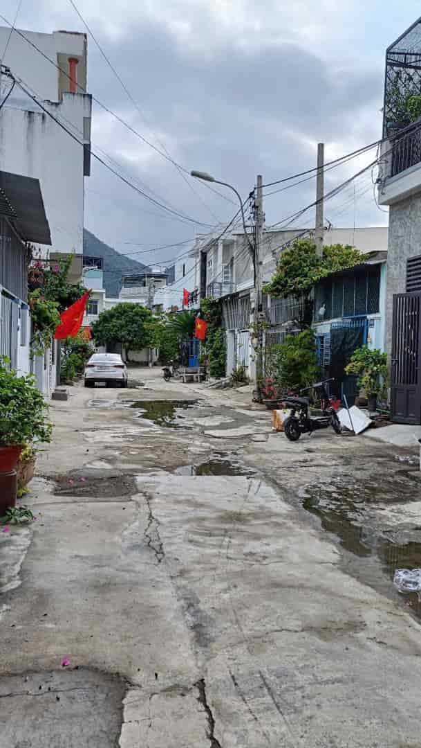 MÌNH CẦN BÁN ĐẤT TẶNG NHÀ CẤP 4 Ở KHU TĐC HÒN XỆN, P.VĨNH HÒA, TP NHA TRANG, KHÁNH HÒA