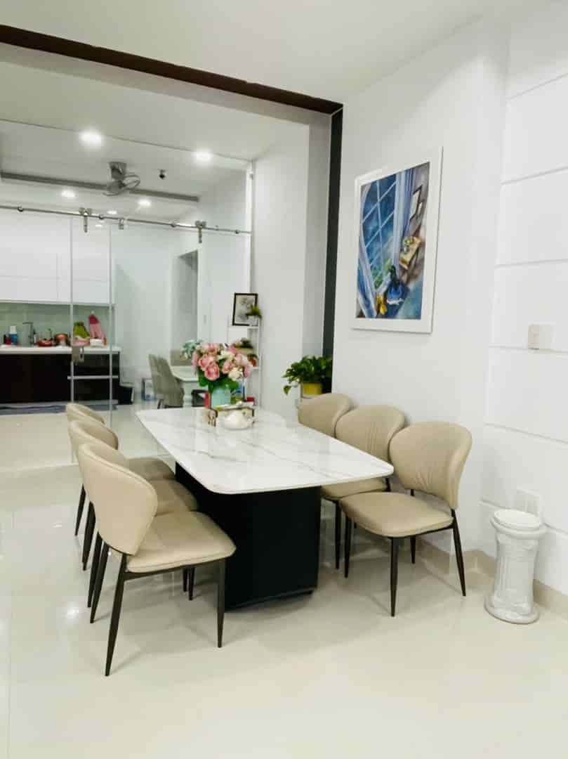 Cần Bán nhà đẹp mặt tiền Nguyễn Hữu Huân, Tân Tiến, TP Nha Trang.
 DT: 137,62m² 
Giá: 18tỷ1 (Thương lượng.