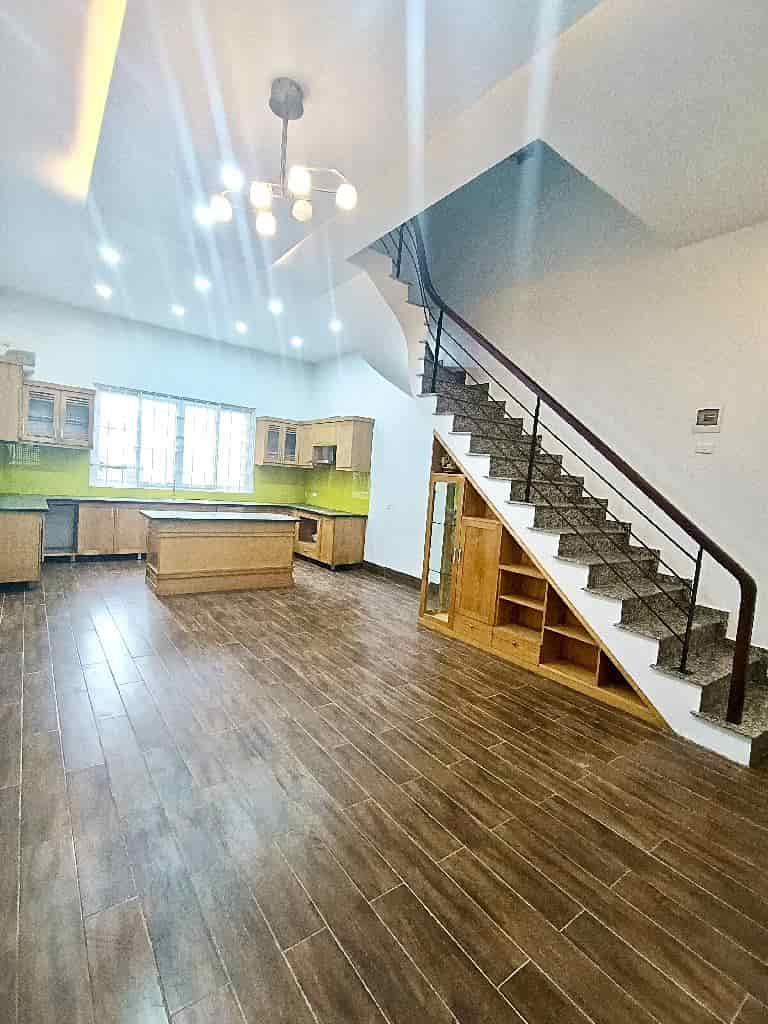 KINH DOANH, HAI THOÁNG, Ô TÔ GẦN, BÃI XE NGAY NHÀ, LẠC LONG QUÂN, GẦN 50M2, HƠN 9 TỶ