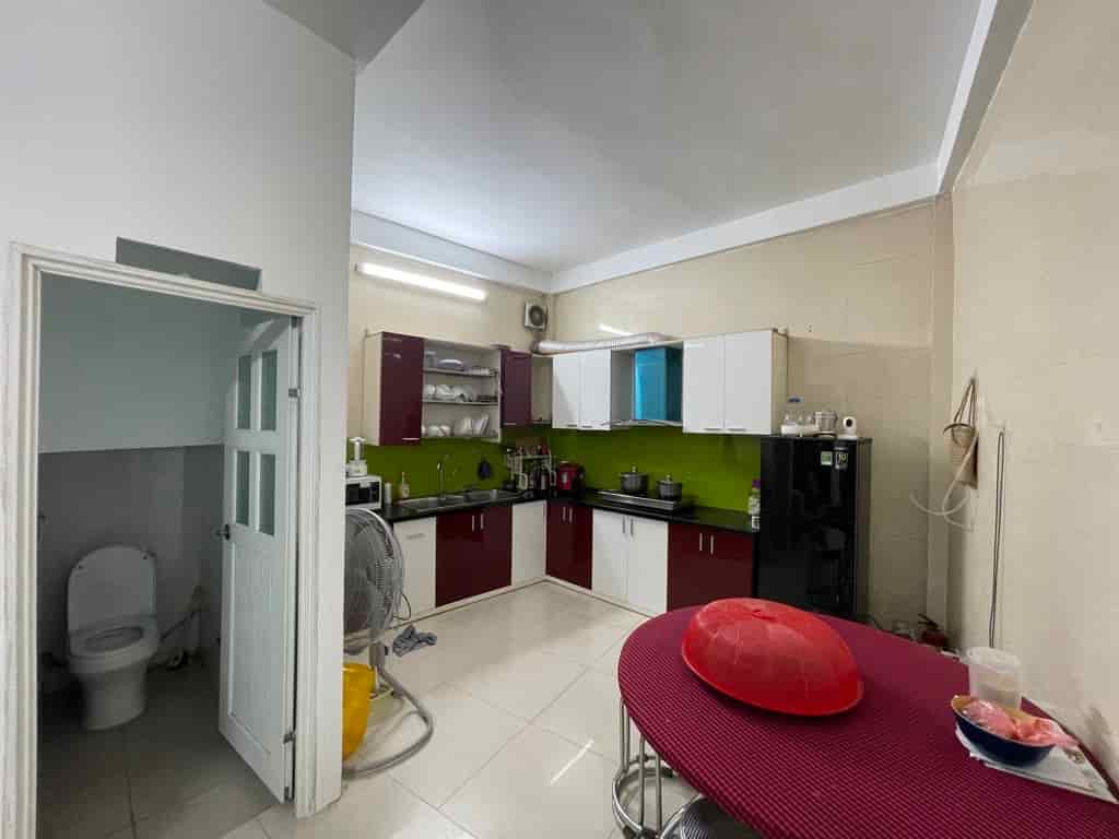 NGAY SÁT CÔNG VIÊN CẦU GIẤY - BA GÁC ĐỖ CỬA - SÂN PHƠI RỘNG RÃI THOÁNG ĐÃNG - Ở CỰC SƯỚNG - 45M2 - HƠN 8 TỶ