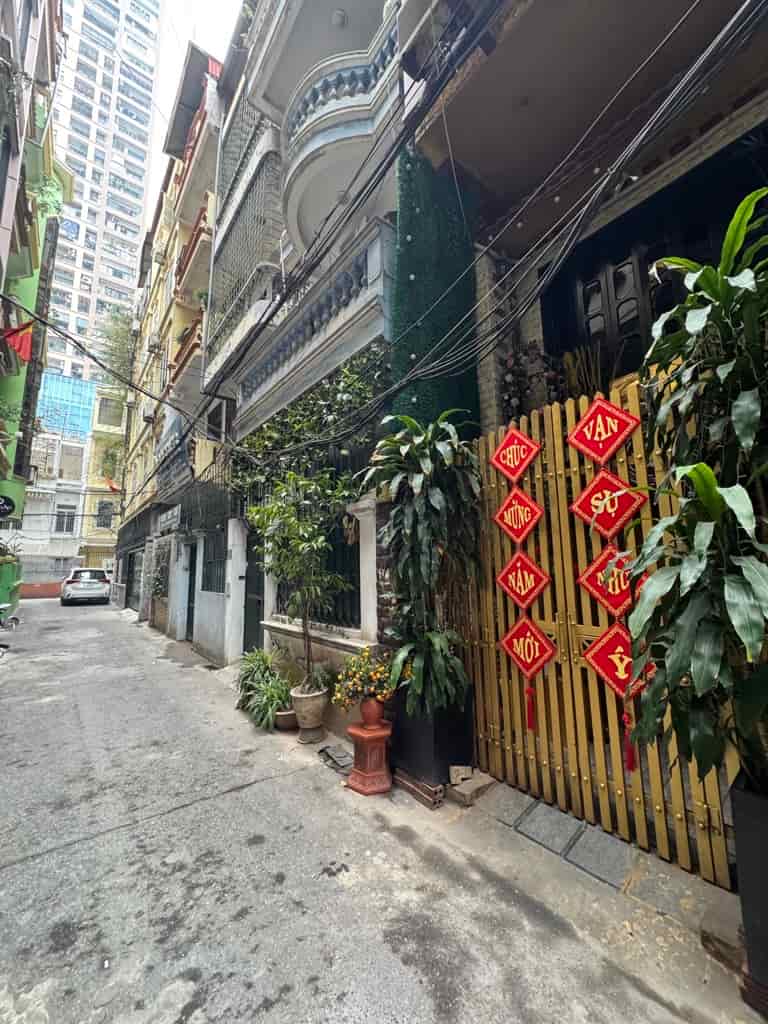 TRẦN QUỐC HOÀN, PHÂN LÔ, Ô TÔ VÀO NHÀ, TẶNG NỘI THẤT TIỀN TỶ