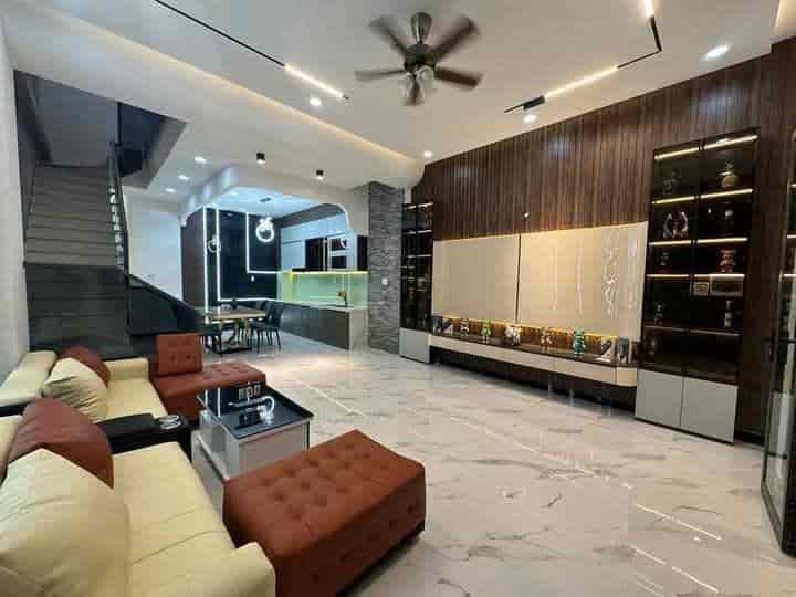 Siêu phẩm nhà MT QL1A, cách Aeon Tân An 300m, SHR, sang tên ngay 2 tỷ/65m2