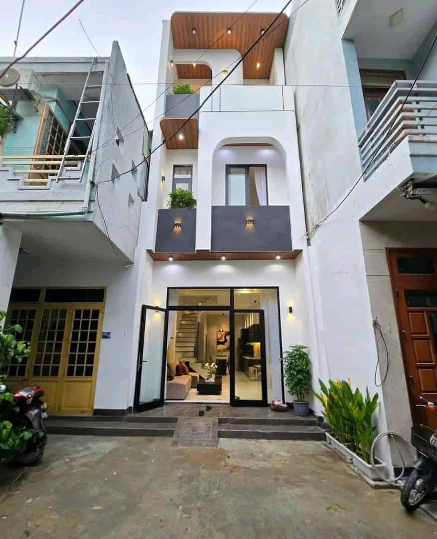 BÁN NHÀ 1 TRỆT 2 LẦU – NGAY TRUNG TÂM TP TÂN AN, LONG AN