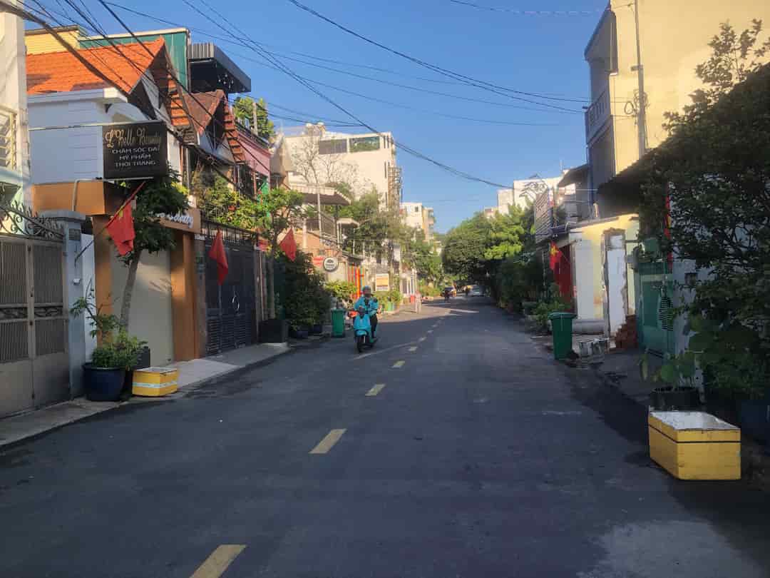 NHÀ MỚI NỘI THẤT SANG CHẢNH XE HƠI NGỦ TRONG NHÀ HẺM THẲNG 8M BƯỚC RA NGUYỄN OANG 100M GẦN TRƯỜNG