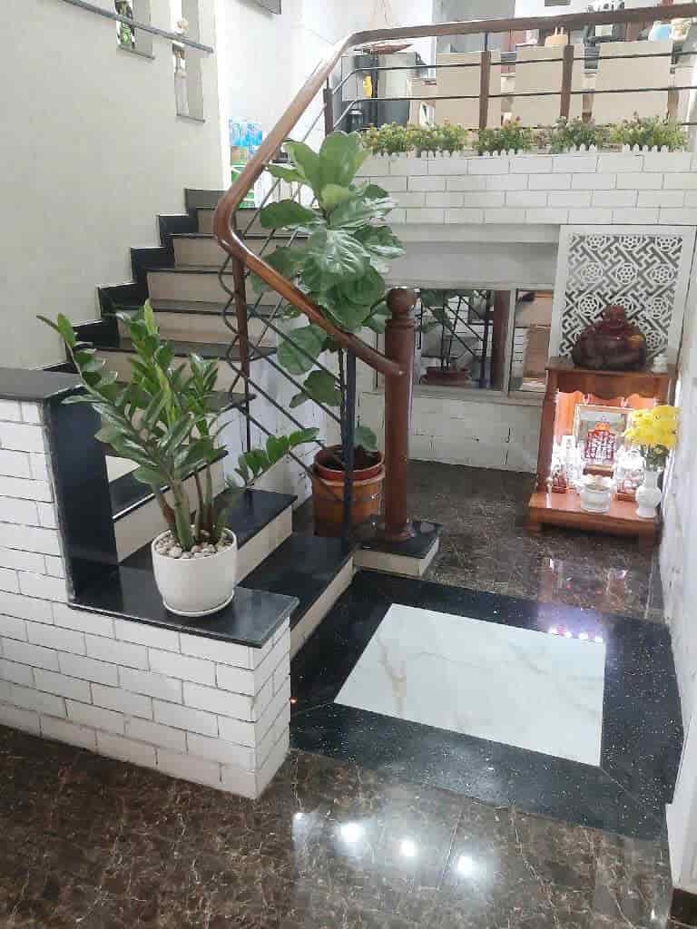 NHÀ MỚI NỘI THẤT SANG CHẢNH XE HƠI NGỦ TRONG NHÀ HẺM THẲNG 8M BƯỚC RA NGUYỄN OANG 100M GẦN TRƯỜNG
