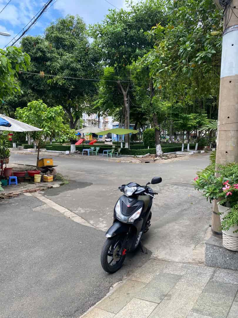 BIỆT THỰ SÂN VƯỜN LÊ ĐỨC THỌ, GARA XE HƠI, KHU PHÂN LÔ ĐỒNG BỘ, CÔNG VIÊN TRƯỚC NHÀ