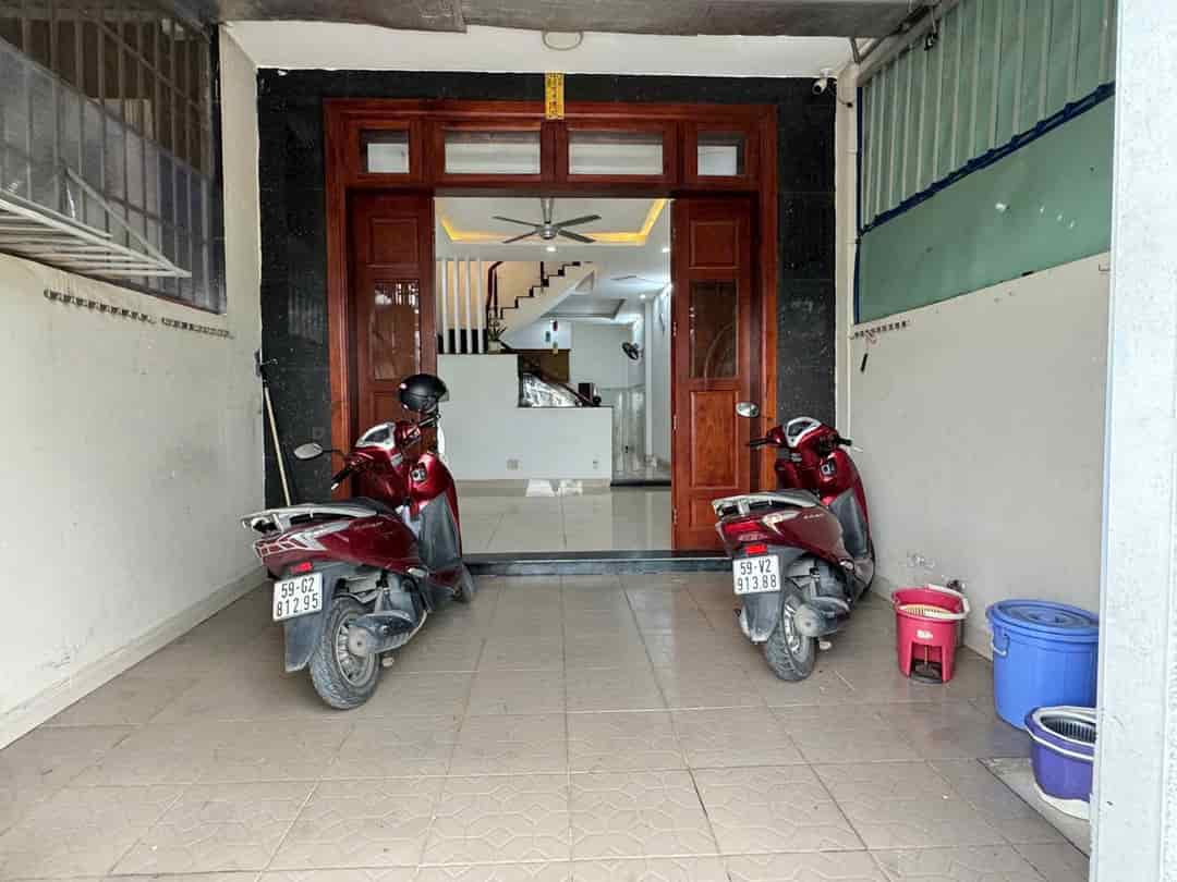 Cho thuê nhà 2 tầng Thạnh Xuân 22 Ngay Chợ Minh Phát Q12 DT 76m2 (4x19) 2PN giá 8tr
DT: 4*19 1 Trệt 1 lầu.
