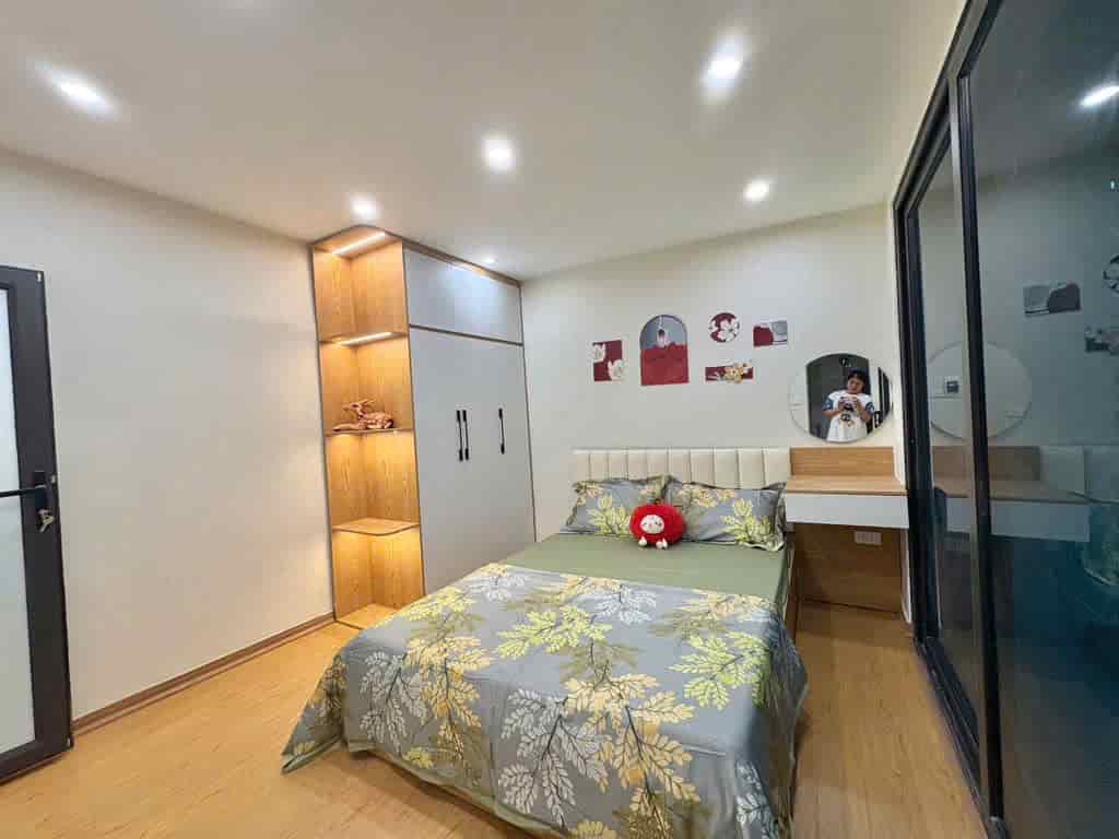 Cần bán nhà phố Phạm Ngọc Thạch ô tô đỗ cửa, diện tích 90m ,3 phòng ngủ, 2 wc, Sổ đỏ sẵn sàng giao dịch