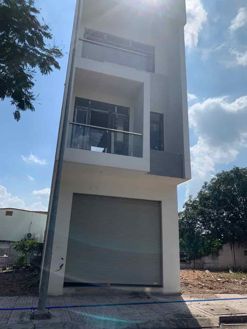 Bán nhà phố mặt tiền 1 trệt 2 lầu đường THỦ KHOA HUÂN, cách TTTM AEON  5 phút, giá siêu hấp dẫn chỉ 1.95 tỷ