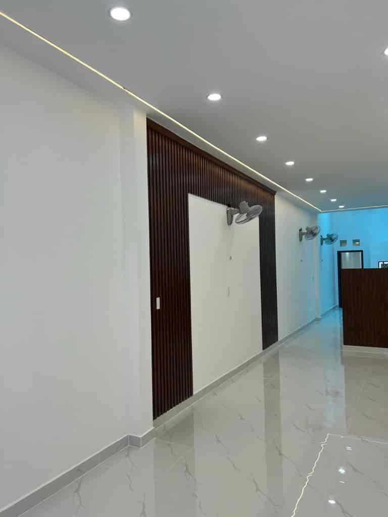 Bán nhà 80m² Gò Vấp, hẻm xe hơi, Giá tốt chỉ nhỉnh 5 tỷ, Sát chợ Xóm Mới