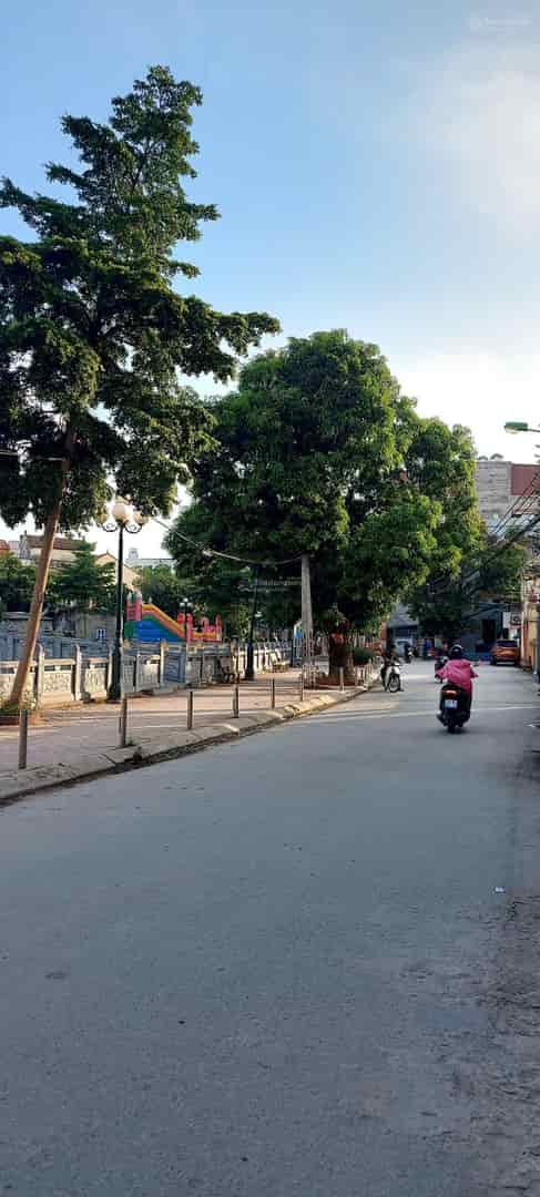 NHÀ ĐẸP Ở NGAY - 5 TẦNG ĐƯỜNG 422 - 4.5 TỶ - VỊ TRÍ VÀNG, TIỆN ÍCH BẠT NGÀN