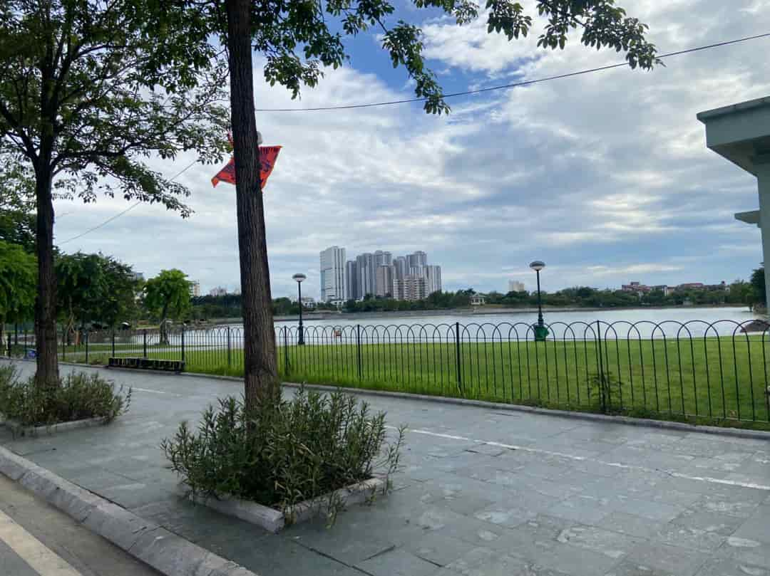 Siêu phẩm View hồ Trần Duy Hưng, ô tô vào Nhà 3 tầng, 125m², mặt tiền 8,2m- 40 tỷ