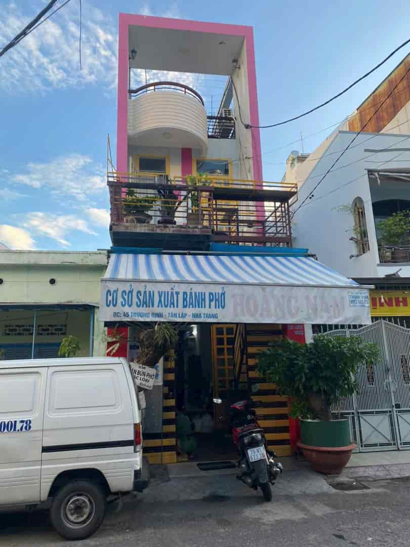 Bán nhà 2 tầng full nội thất mặt tiền đường Trương Định, Vạn Thạnh, Nha Trang