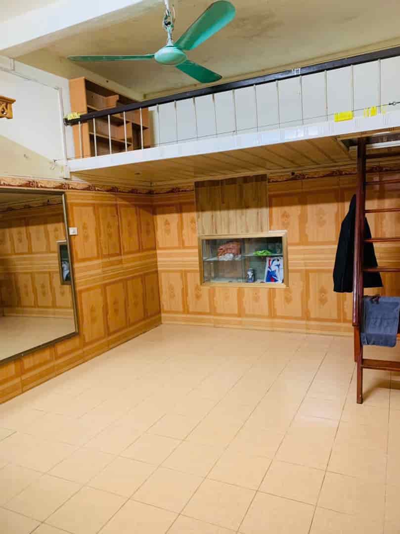 Chính chủ cho thuê nhà tập thể 21m2 phố Lý Nam Đế, Hoàn Kiếm, Hà Nội