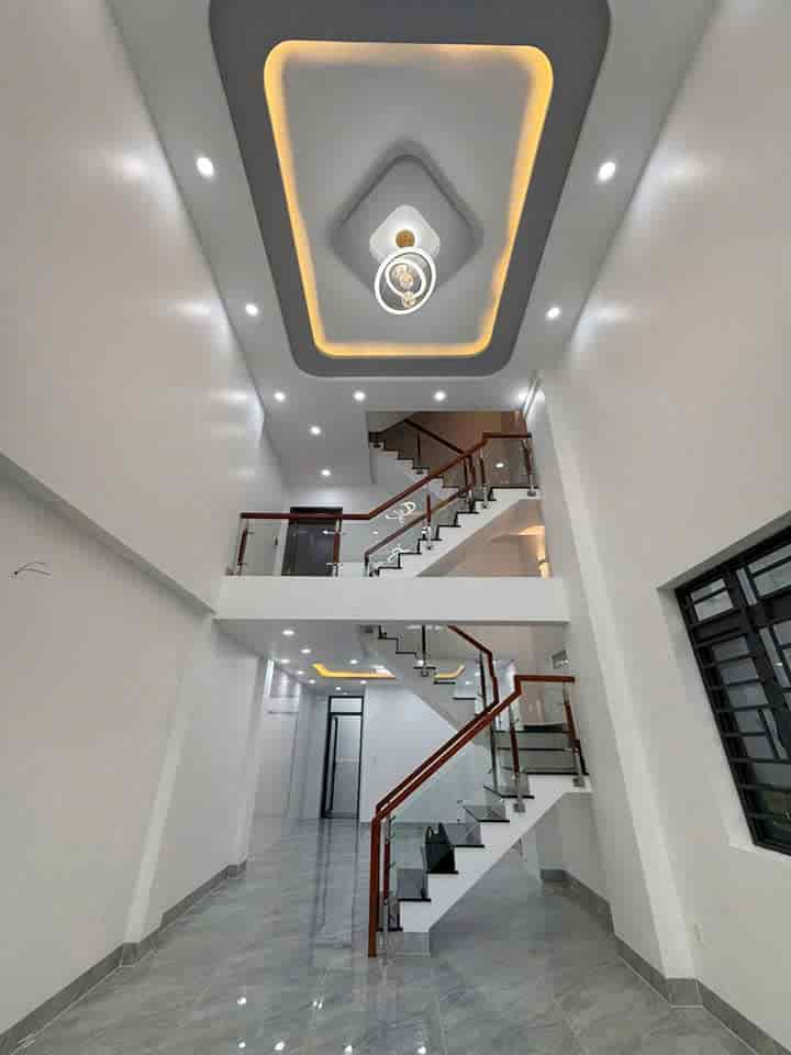 Bán nhà phố 2 mặt tiền, vị trí đắc địa v