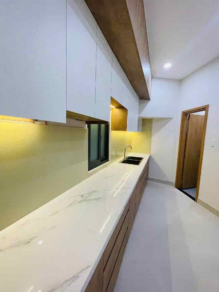 Hẻm xe tải thông ngay Linh Xuân Thủ Đức, nhà 2 tầng đẹp lung linh
