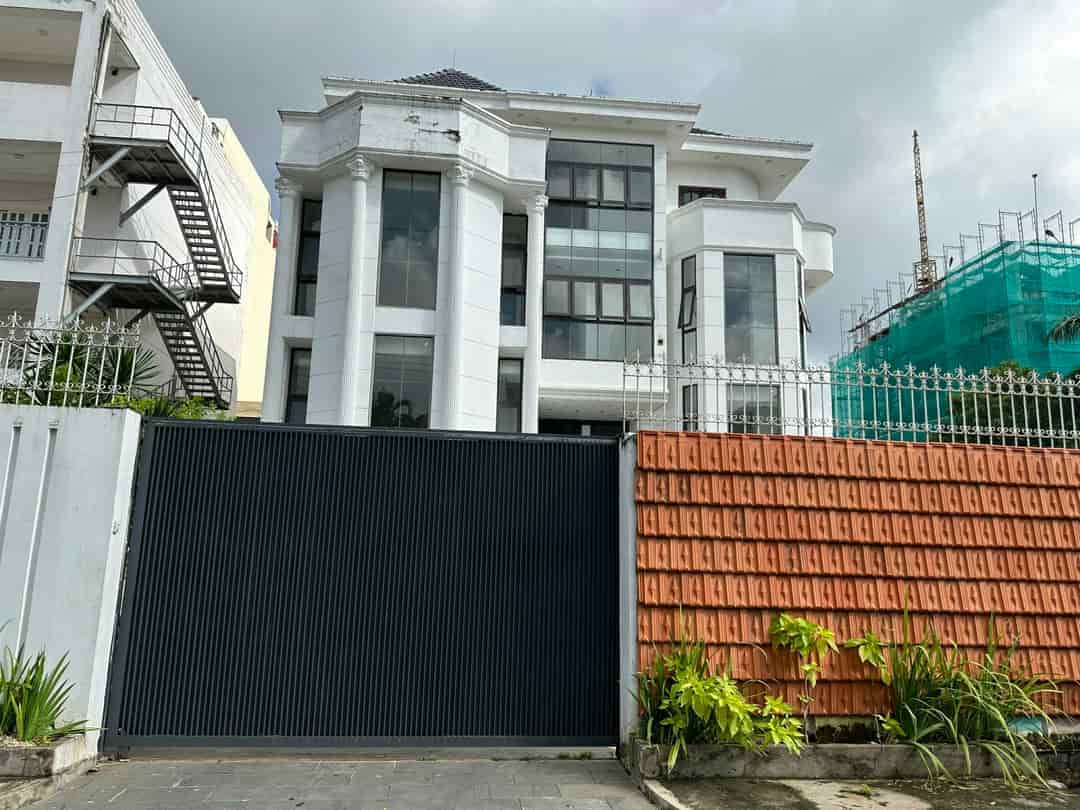 Cho thuê biệt thự 1000m2 khu Xuân Thủy, Thảo Điền, Quận 2, giá 250 tr/th