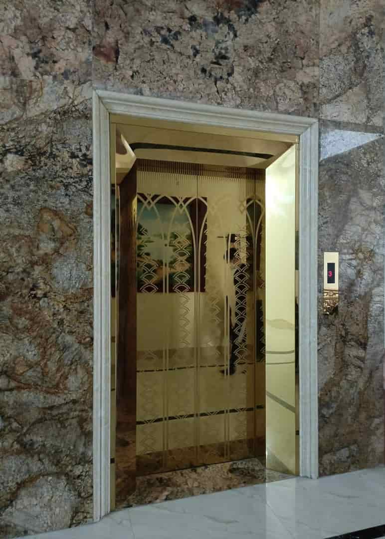 Cho thuê nhà mới, căn góc, Tôn Đức Thắng, thang máy; vỉa hè 104m2* 5T- 31 Tr