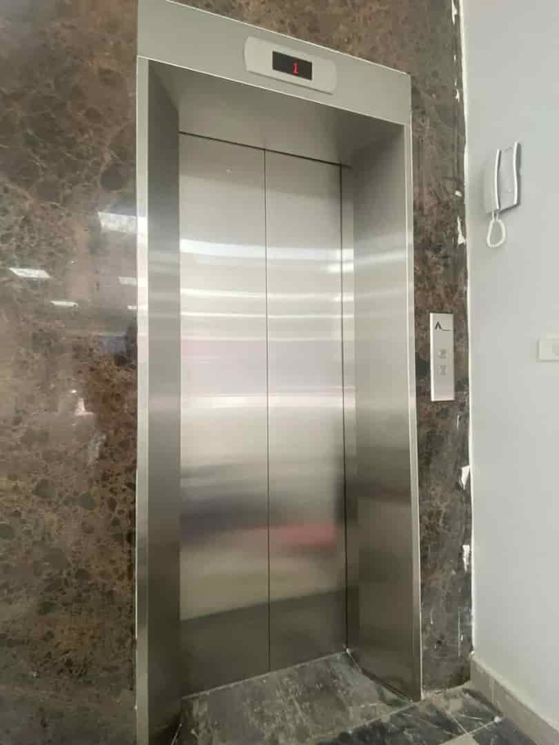 Mình cho thuê nhà đẹp, căn góc, Nguyễn Thị Định, 93m2x 4T vỉa hè 31 Tr