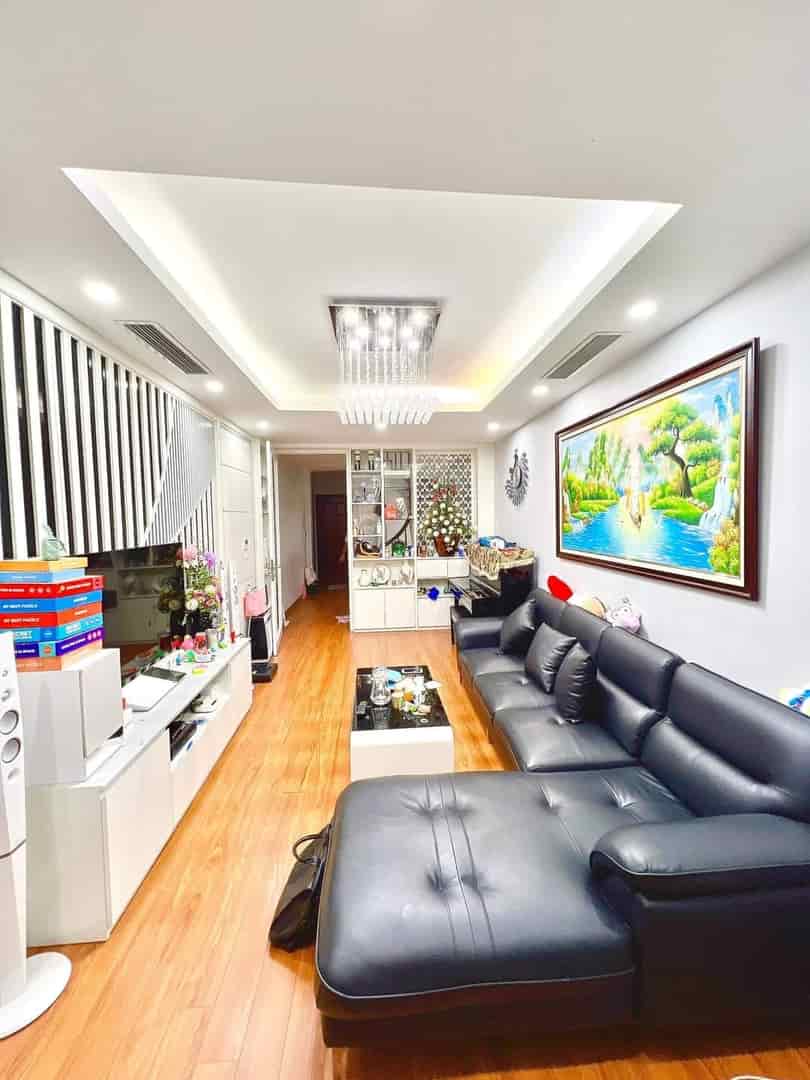 NHÀ ĐẸP Ở PHÙNG CHÍ KIÊN -PHÂN LÔ Ô TÔ - MẶT NGÕ KINH DOANH - 2 THOÁNG TRƯỚC  SAU - FULL NỘI THẤT TIỀN TỶ