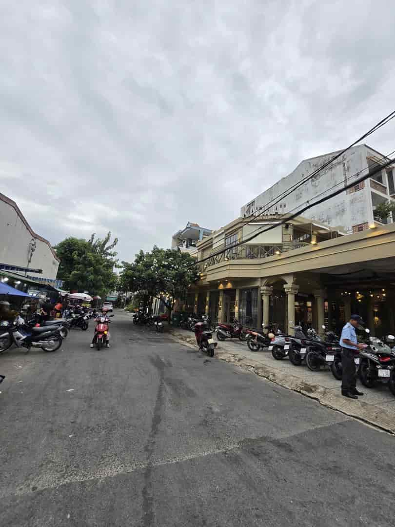 Bán nhà  150m2, ngang 8.3m, xe hơi đổ cổng, linh tây, thủ đức