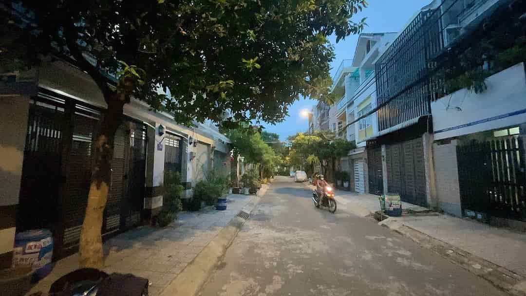Bán nhà mặt phố Linh Tây Thủ Đức, 118m², HXT tránh, gần Phạm Văn Đồng, giá 12.5 tỷ