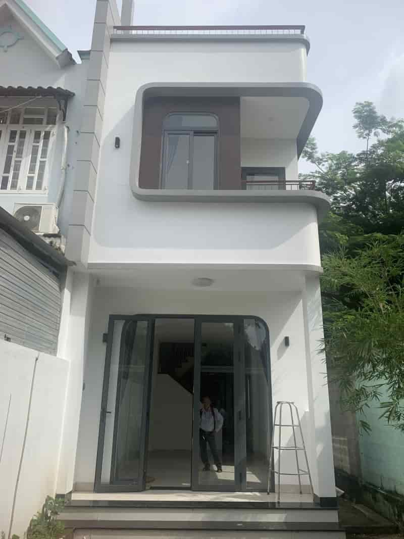 Bán nhà 3 tầng Linh Xuân Thủ Đức, 120m² có sân rộng, giá 6.9 tỷ