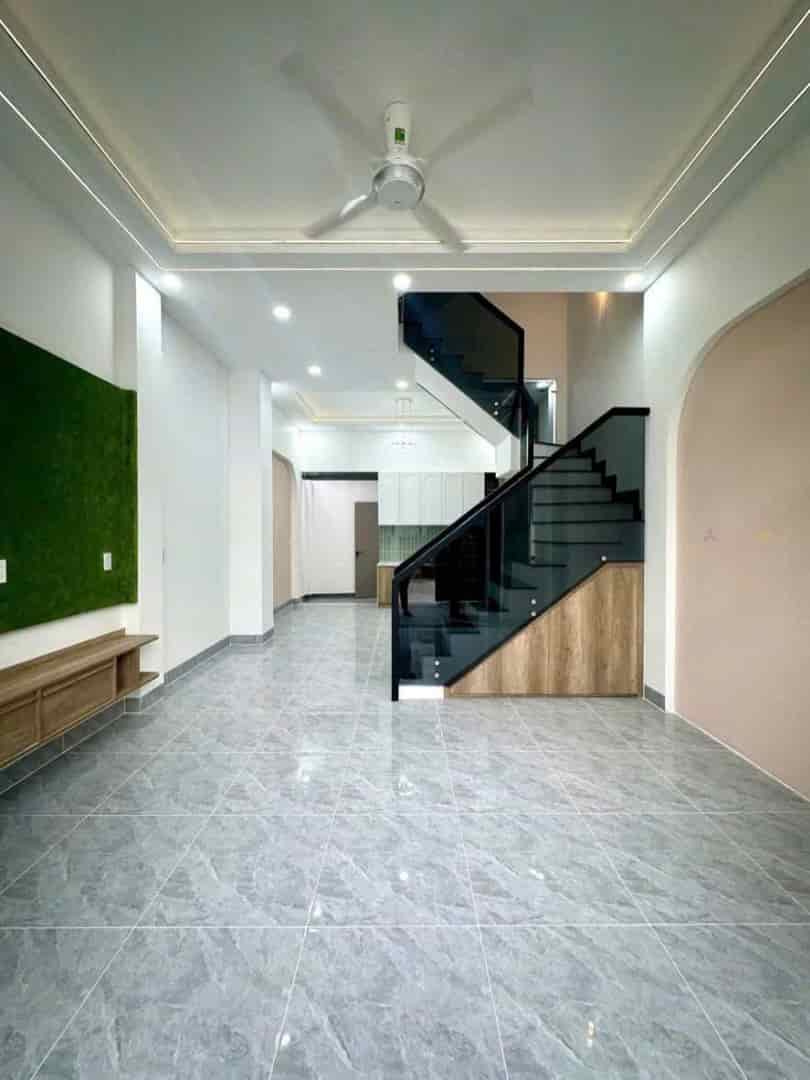 Bán nhanh Nguyễn Thị Nhuần, Quận 12 50m2 giá 1 tỷ 900 gần BV Hồng Đức. Hẻm 6m. Sổ riêng