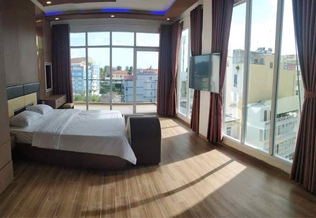 Bán toà Căn Hộ 6 tầng gần Đại Học Nha Trang, đường Nguyễn Đình Chiểu DT 70m2 Giá bán 12Tỷ có TL