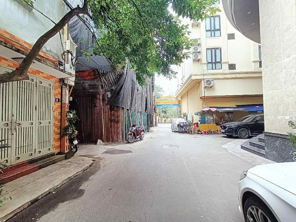 Bán đất Nguyễn Khang 2 mặt ngõ, ô tô vào, xây CCMN dòng tiền