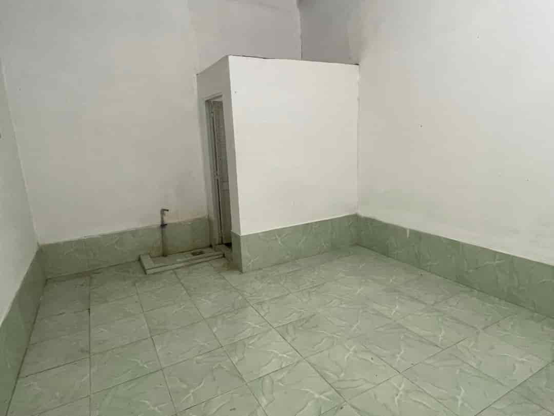 Phòng trọ giá rẻ 24m2, ngay trong khu dân cư Tân Phú Thạnh, gần Đại học Võ Trường Toản