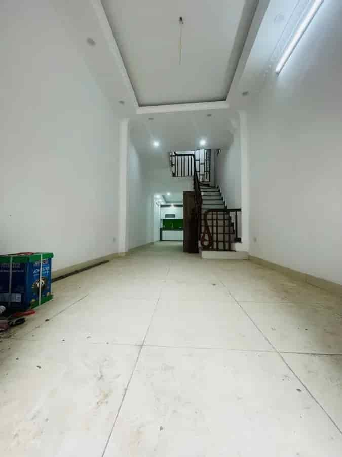 Bán gấp nhà 35m2, 4 tầng Ngọc Hồi, ngõ ô tô giá chỉ 5,65 tỷ