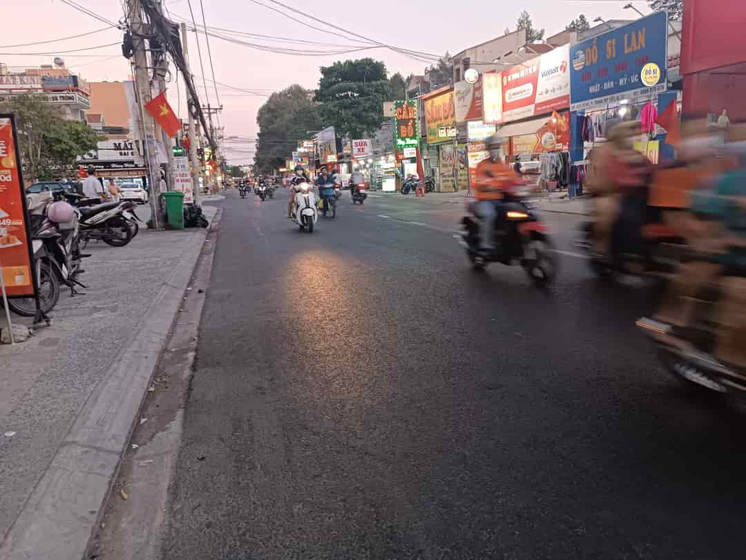 Bán nhà mặt tiền 100x100m giá 90 tỷ Đường Khu Chợ Lê Minh Xuân