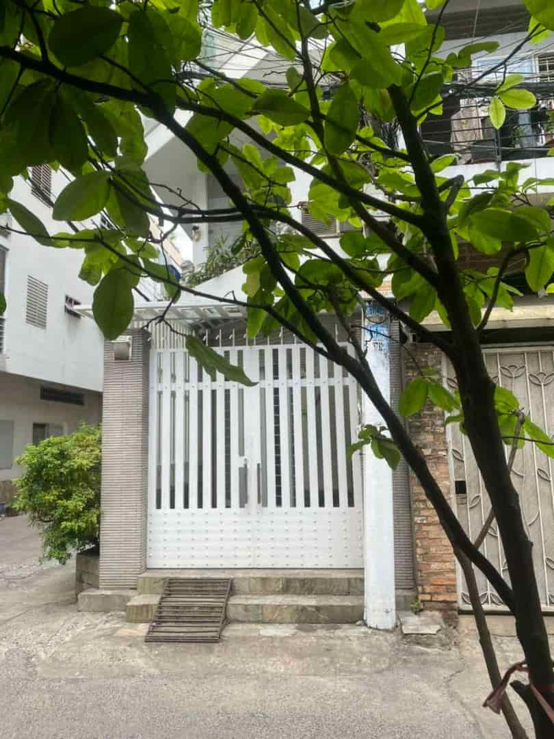 Bán nhà riêng 32,5m2 đường Lạc Long Quân
