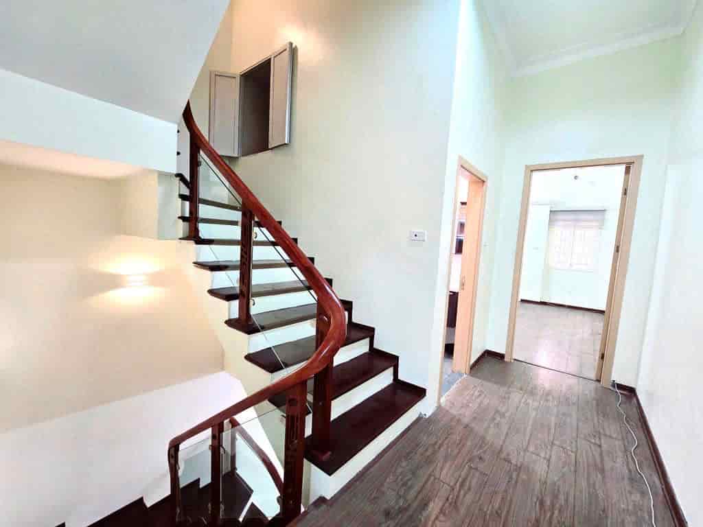 Nhà đẹp gần Nguyễn Phong Sắc – 6 tầng – 35m² – 8.9 tỷ